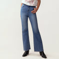 Load image into Gallery viewer, female's flared pants - NIO Life by Jordy
